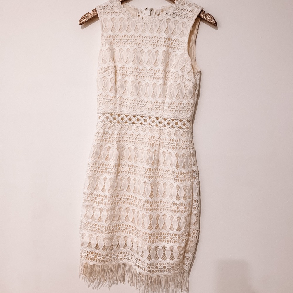Lulu’s white dress with fringe 💃🏼
